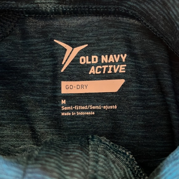 Old Navy Active Go-Dry Long Sleeve Half Zip Pullover - Picture 2 of 4